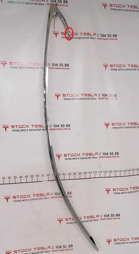 1 1077351-00-Z Listwa karoserii, boczna lewa chromowana plastikowa, kompletna z uszkodzeniem Tesla model S REST 1077351-00-D